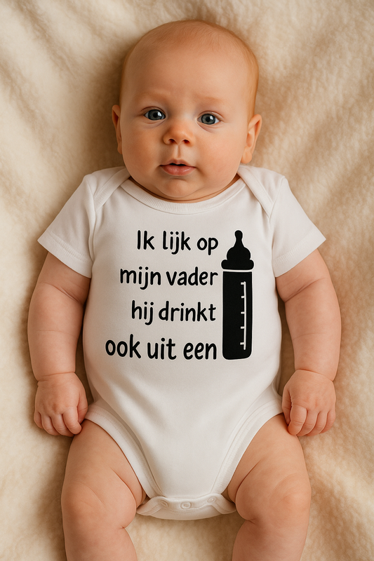 Romper – Ik lijk op mijn vader, hij drinkt ook uit een flesje - jvrmonkeydesign #