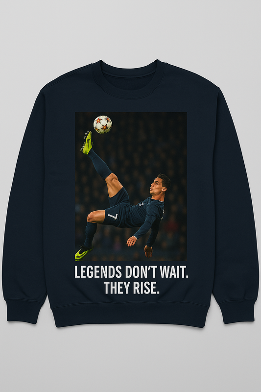 ⚽ “Legends Don’t Wait. They Rise.” Sweater – Voor wie hoger mikt - jvrmonkeydesign #