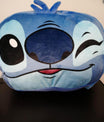 Zacht blauw Stitch pluche handwarmer kussen met lachend gezicht, grote ogen en lange oren.
